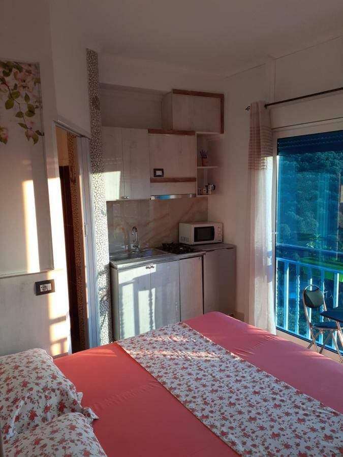 Vila Oliven Vlorë Buitenkant foto