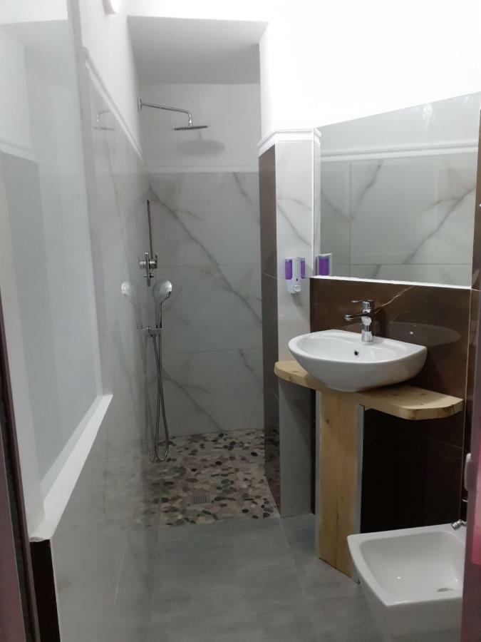 Vila Oliven Vlorë Buitenkant foto
